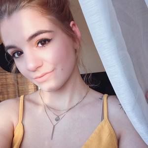 Meet your Posher, Cynthia